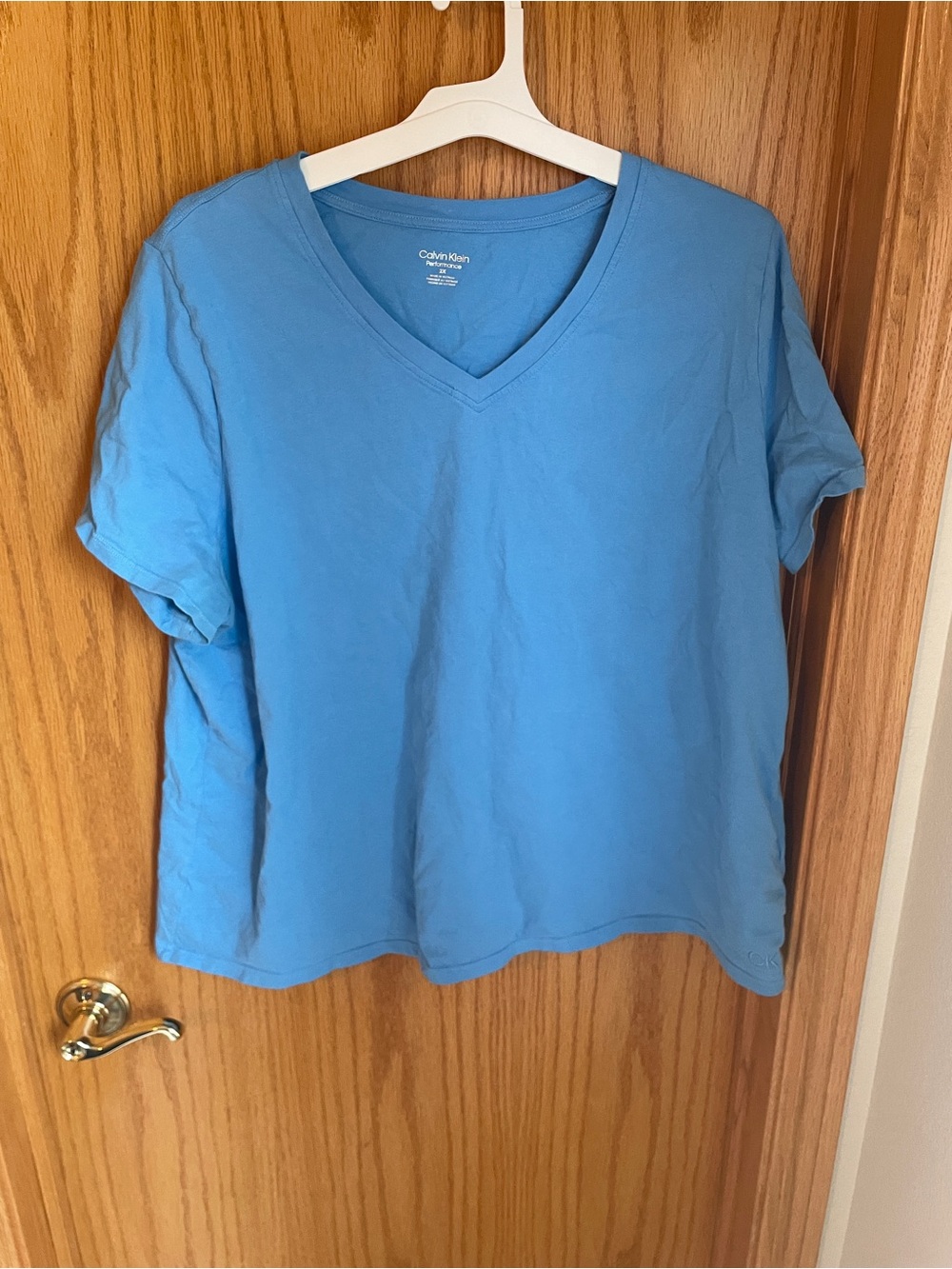 Calvin Klein Performance Women's Solid V-Neck Short Sleeve T-Shirt, Blue 2X
